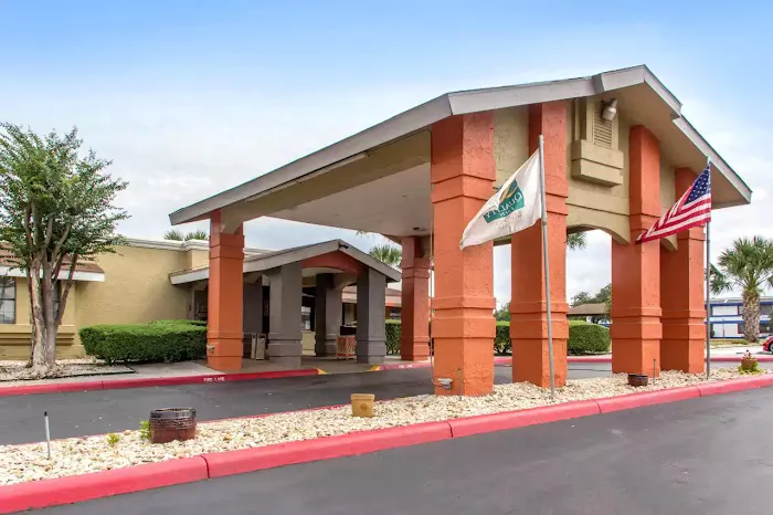 Quality Inn & Suites I-35 Near Frost Bank Center 5