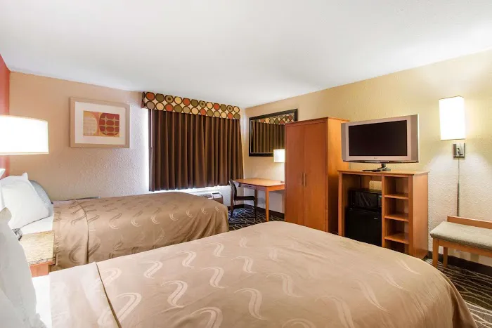 Quality Inn & Suites I-35 Near Frost Bank Center 5