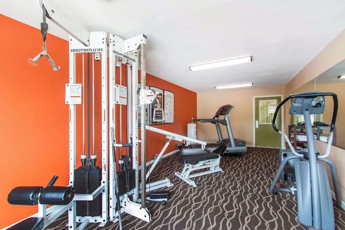 Quality Inn & Suites I-35 Near Frost Bank Center 5