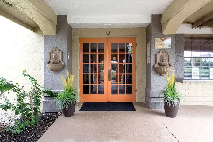 Quality Inn & Suites I-35 Near Frost Bank Center 5