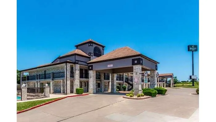 Quality Inn I-10 East near Frost Bank Center 5