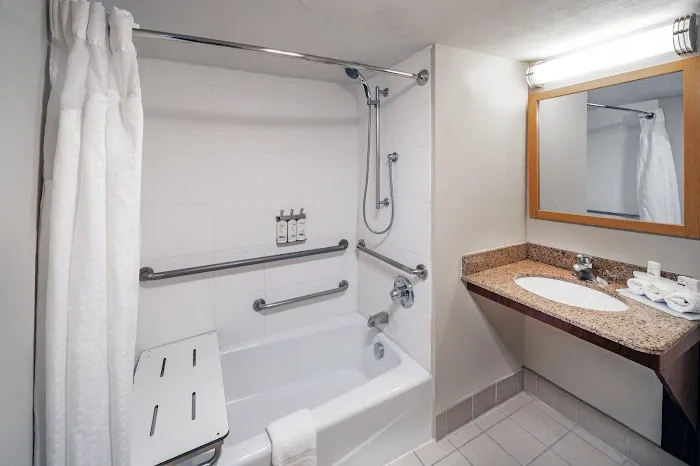 Holiday Inn Express Powless House 5