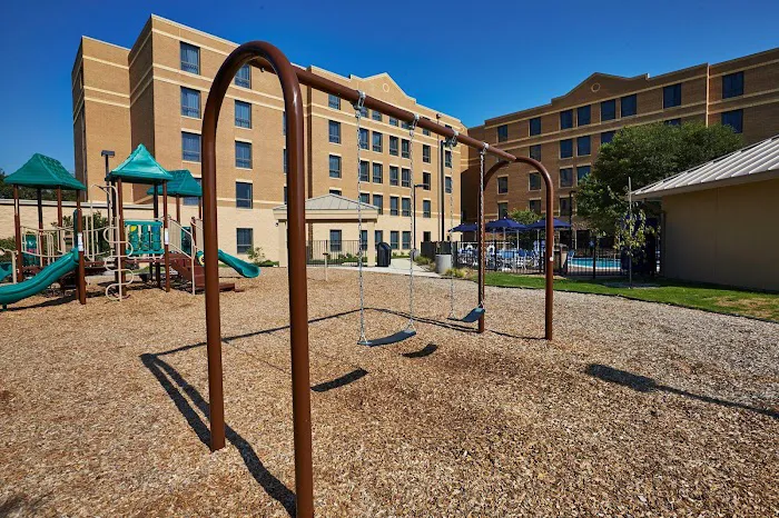 Holiday Inn Express Powless House 5