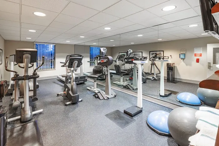 Holiday Inn Express Powless House 5