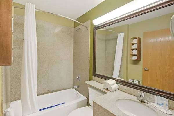Super 8 by Wyndham San Antonio Downtown NE 5
