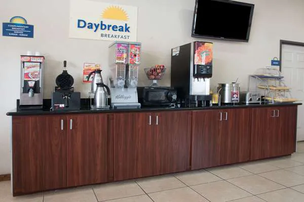 Days Inn by Wyndham Central San Antonio NW Medical Center 5