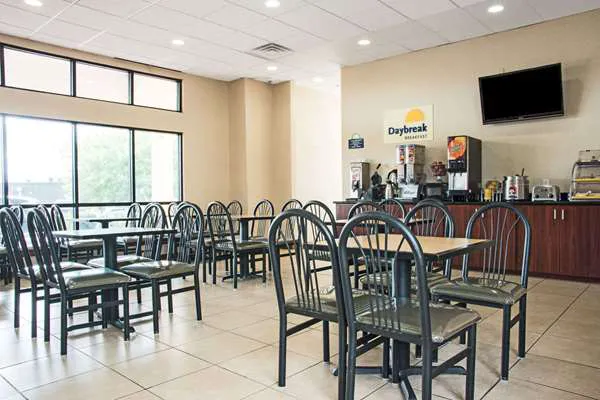 Days Inn by Wyndham Central San Antonio NW Medical Center 5