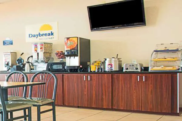 Days Inn by Wyndham Central San Antonio NW Medical Center 5