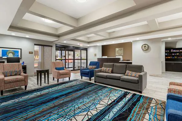 Comfort Inn & Suites Near Medical Center 5