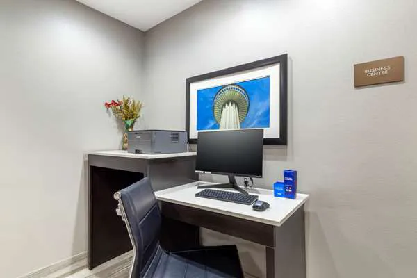 Comfort Inn & Suites Near Medical Center 5