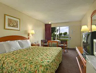 Knights Inn San Antonio near Frost Bank Center 5