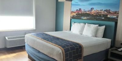 Days Inn & Suites by Wyndham San Antonio near Frost Bank Ctr