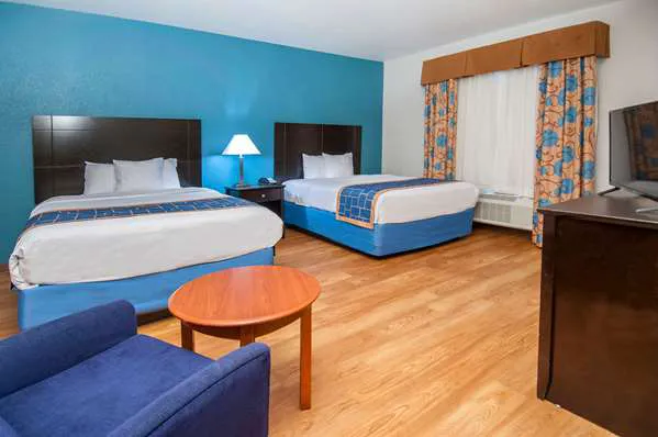 Days Inn & Suites by Wyndham San Antonio near Frost Bank Ctr 5