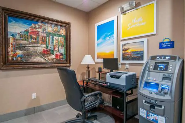 Days Inn & Suites by Wyndham San Antonio near Frost Bank Ctr 5