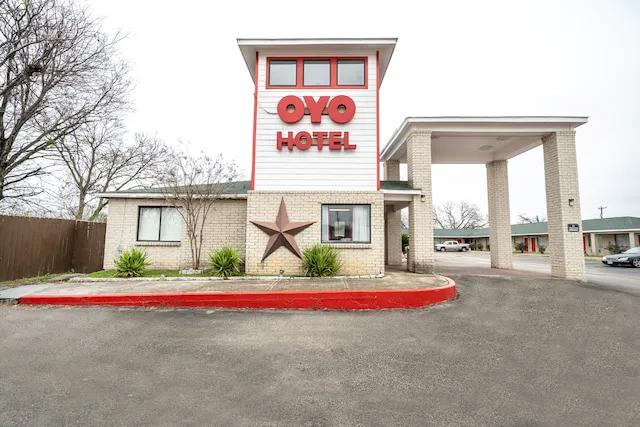 OYO Hotel San Antonio near AT&T Center 5