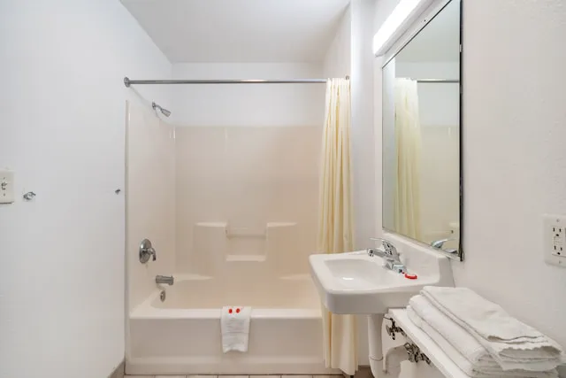 OYO Hotel San Antonio near AT&T Center 5
