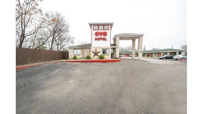 OYO Hotel San Antonio near AT&T Center 5
