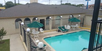 Super 8 by Wyndham San Antonio at I-10