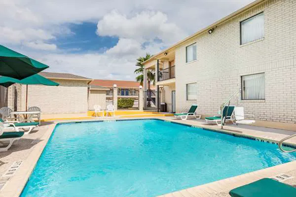 Super 8 by Wyndham San Antonio at I-10 5