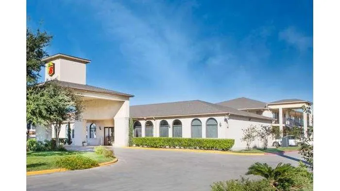 Super 8 by Wyndham San Antonio at I-10 5