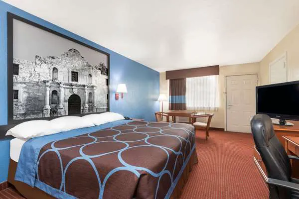 Super 8 by Wyndham San Antonio at I-10 5