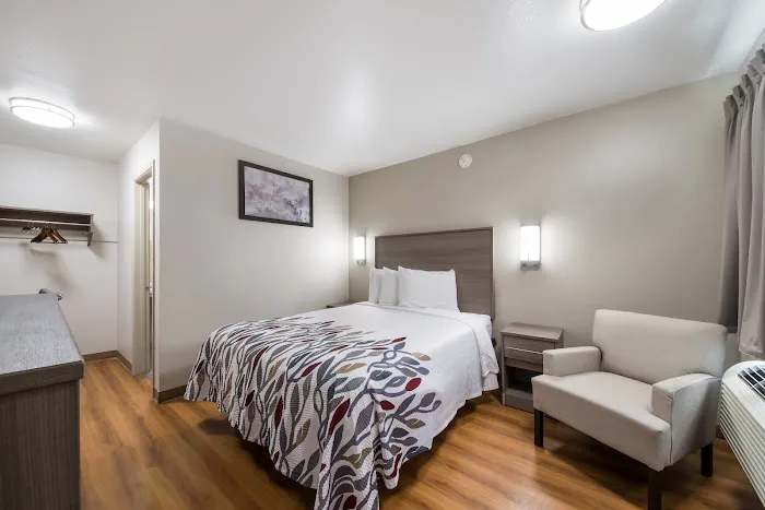 Red Roof Inn San Antonio E – Frost Bank Center 5