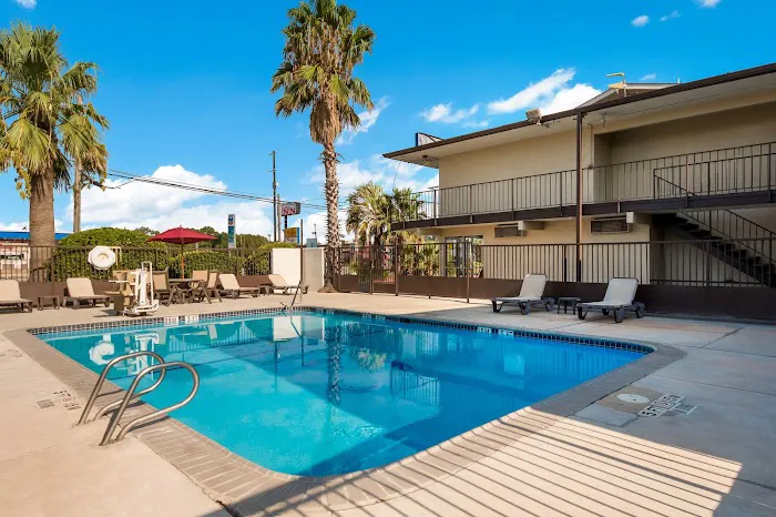 Red Roof Inn San Antonio E – Frost Bank Center 5