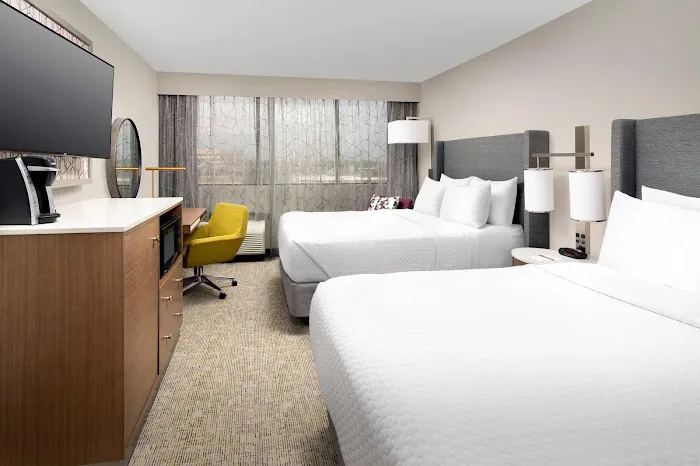 Crowne Plaza San Antonio Airport by IHG 5