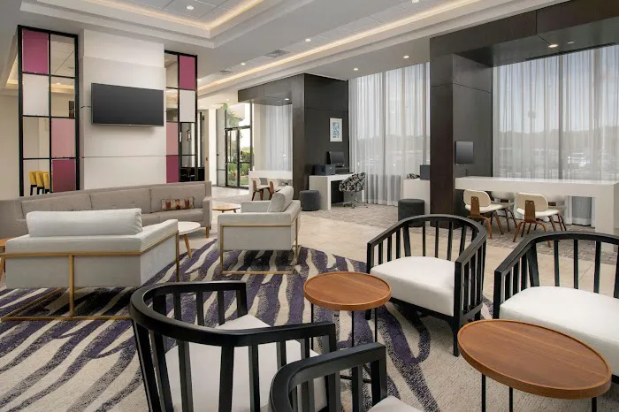 Crowne Plaza San Antonio Airport by IHG 5