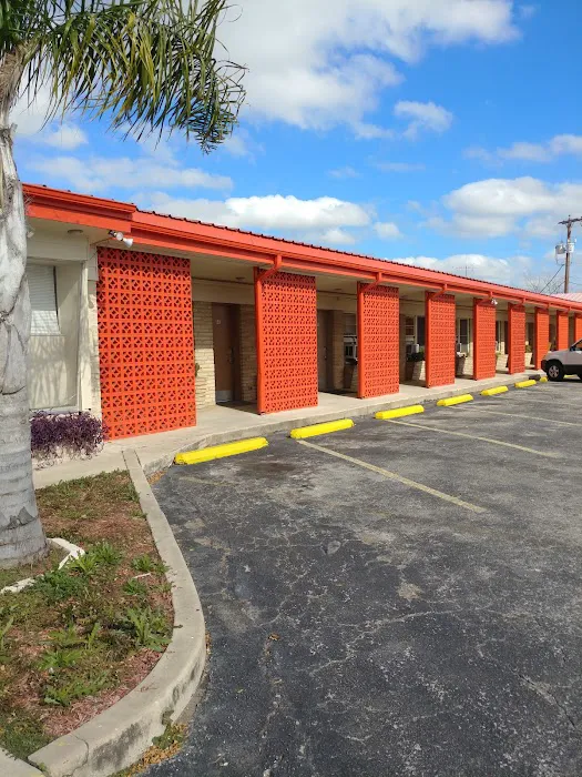 El Montan Motel 5