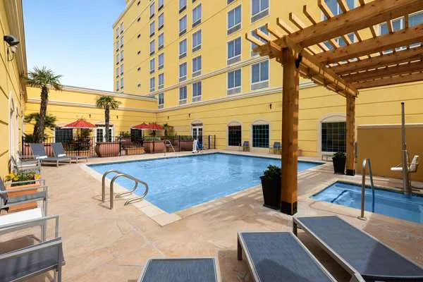 La Quinta Inn & Suites by Wyndham San Antonio Medical Ctr NW 5
