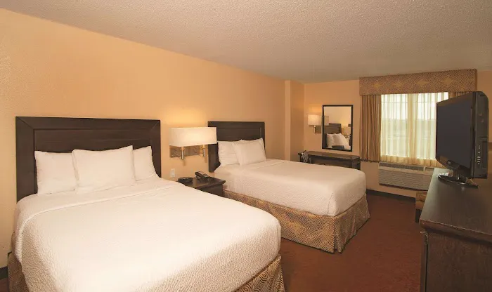 La Quinta Inn & Suites by Wyndham San Antonio Medical Ctr NW 5