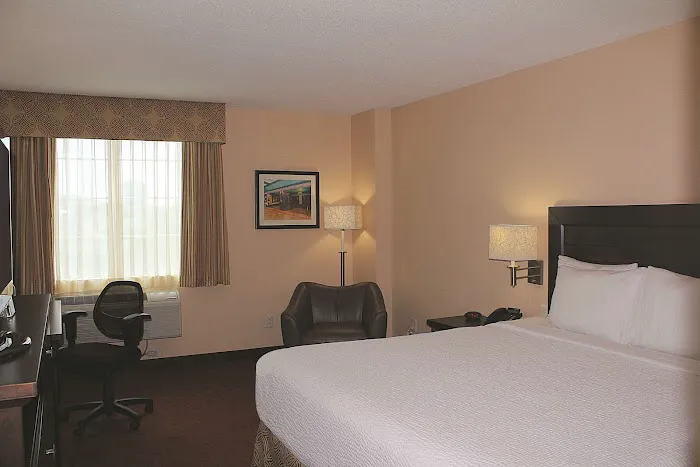 La Quinta Inn & Suites by Wyndham San Antonio Medical Ctr NW 5