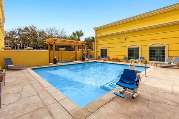 La Quinta Inn & Suites by Wyndham San Antonio Medical Ctr NW 5