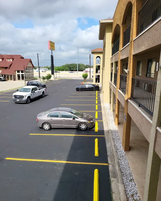Hallmark Inn & Suites 5