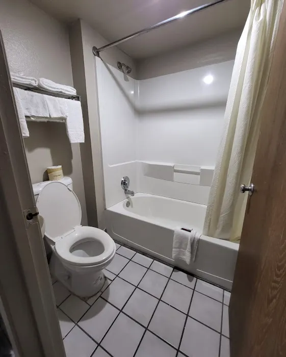 Hallmark Inn & Suites 5