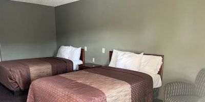 Hallmark Inn & Suites