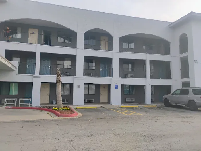 Hallmark Inn & Suites 5