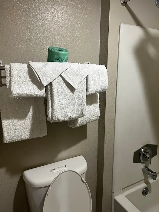 Hallmark Inn & Suites 5