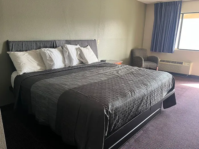 Hallmark Inn & Suites 5