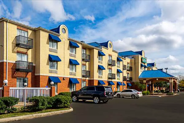 Quality Suites San Antonio Northeast 5