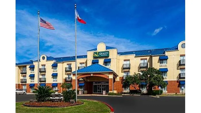Quality Suites San Antonio Northeast 5
