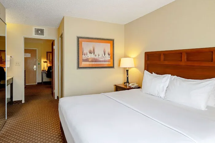 Quality Suites San Antonio Northeast 5