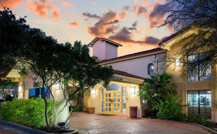 Coratel Inn and Suites By Jasper Wonderland 5