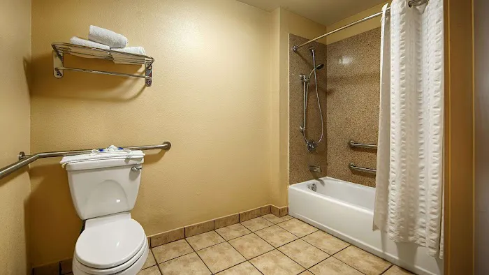 Best Western Windsor Pointe Hotel & Suites-Frost Bank Center 5
