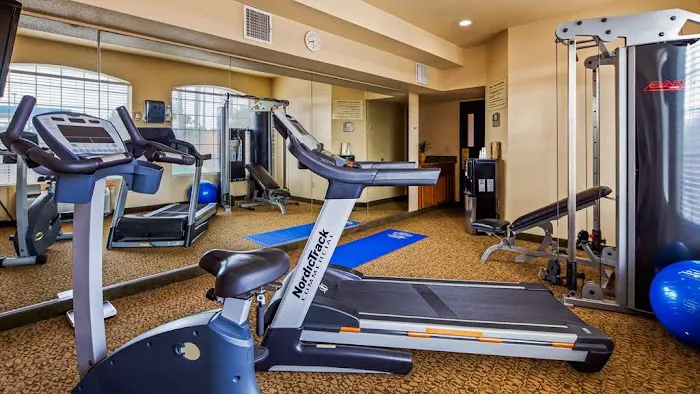 Best Western Windsor Pointe Hotel & Suites-Frost Bank Center 5