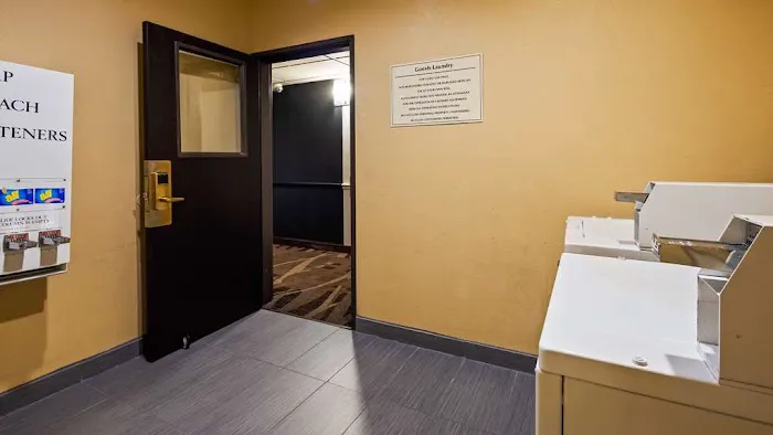 Best Western Windsor Pointe Hotel & Suites-Frost Bank Center 5