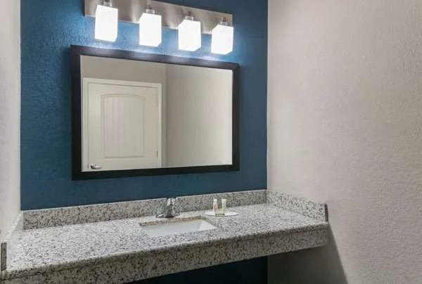Super 8 by Wyndham San Antonio Near Fort Sam Houston 5