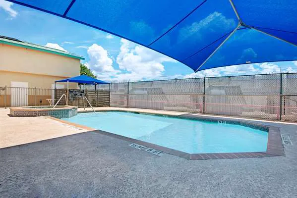 Days Inn by Wyndham San Antonio Airport 5