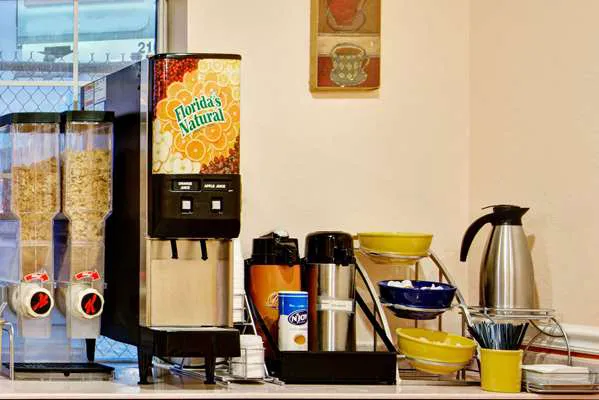 Days Inn by Wyndham San Antonio Airport 5